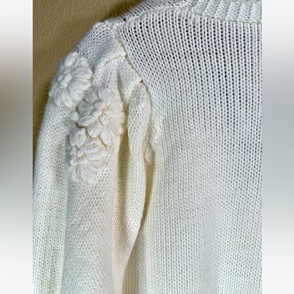 Stellah Embroidered Balloon Sleeve Cardigan in White - Picture 9 of 10